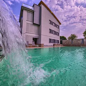 Aparthotel Rainbow, Colico